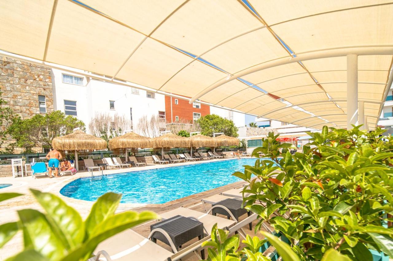 Tiana Beach Resort Тургутрейс Екстериор снимка