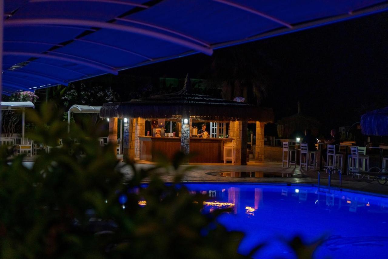 Tiana Beach Resort Тургутрейс Екстериор снимка