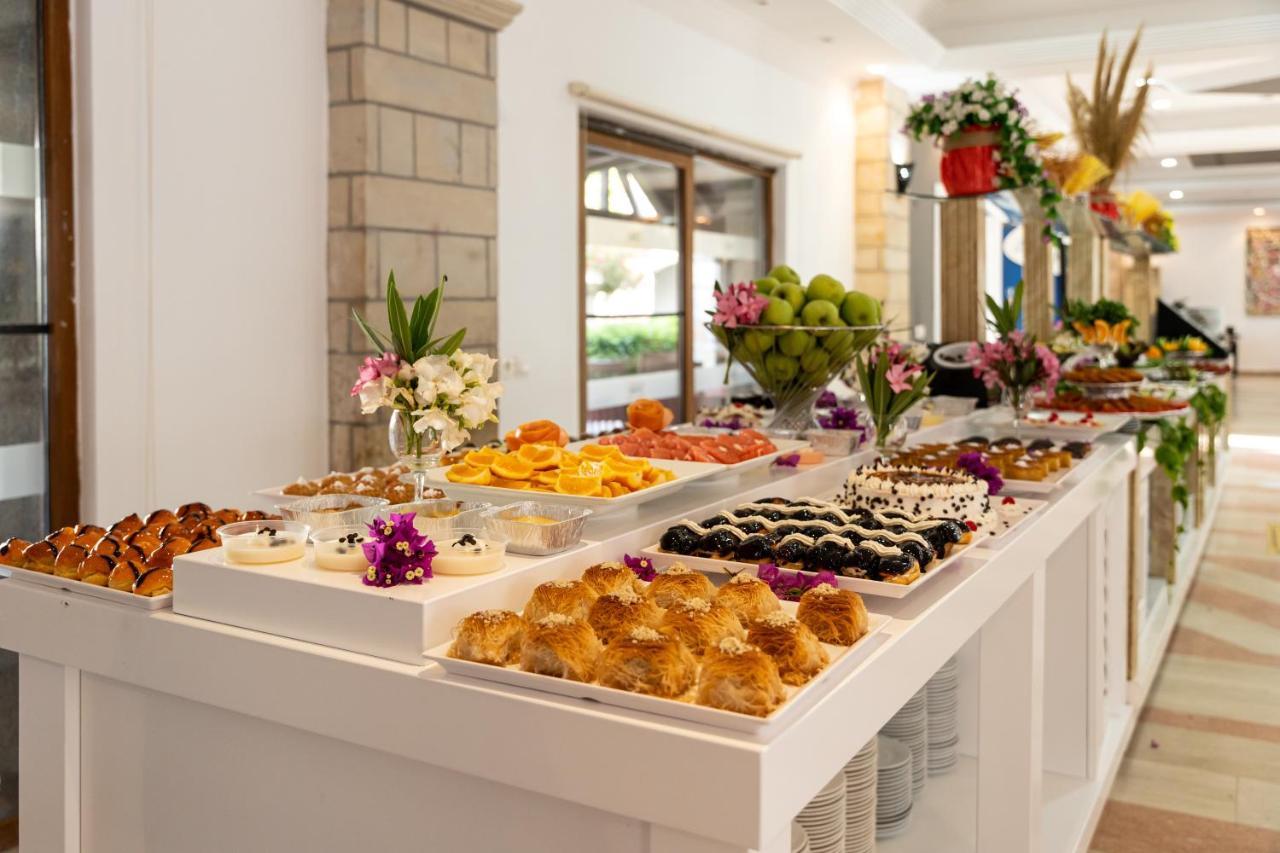 Tiana Beach Resort Тургутрейс Екстериор снимка
