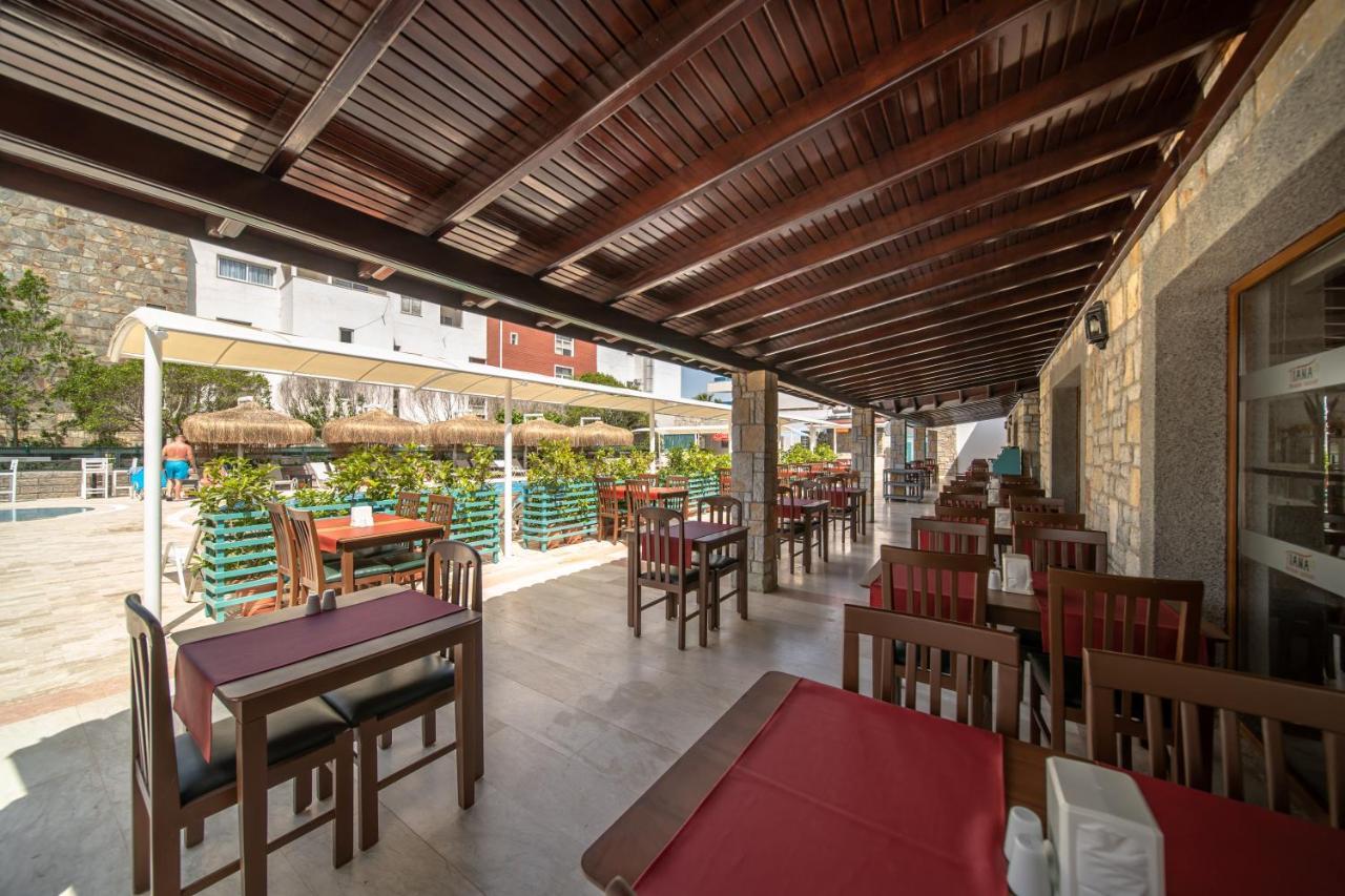 Tiana Beach Resort Тургутрейс Екстериор снимка