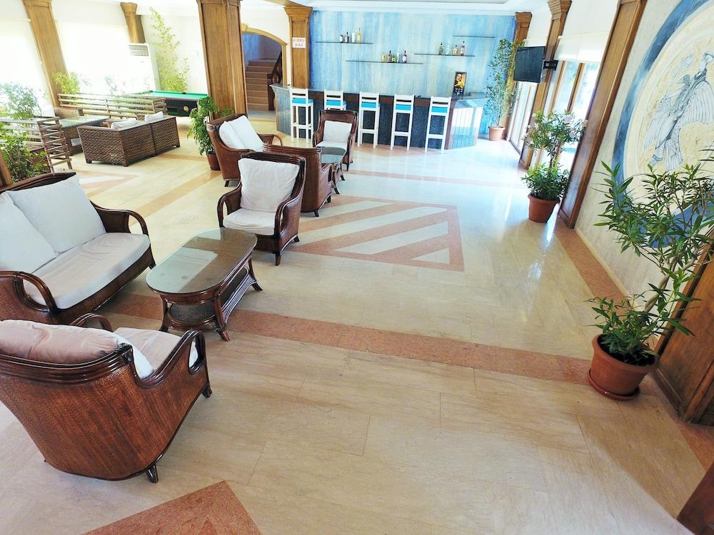 Tiana Beach Resort Тургутрейс Екстериор снимка