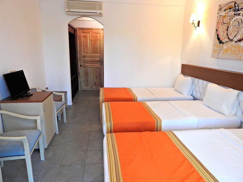 Tiana Beach Resort Тургутрейс Екстериор снимка