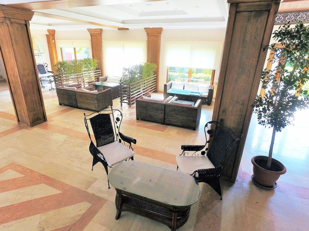 Tiana Beach Resort Тургутрейс Екстериор снимка