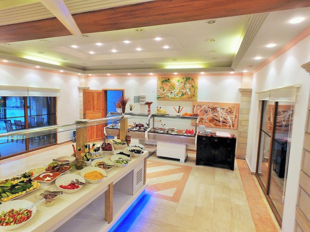 Tiana Beach Resort Тургутрейс Екстериор снимка