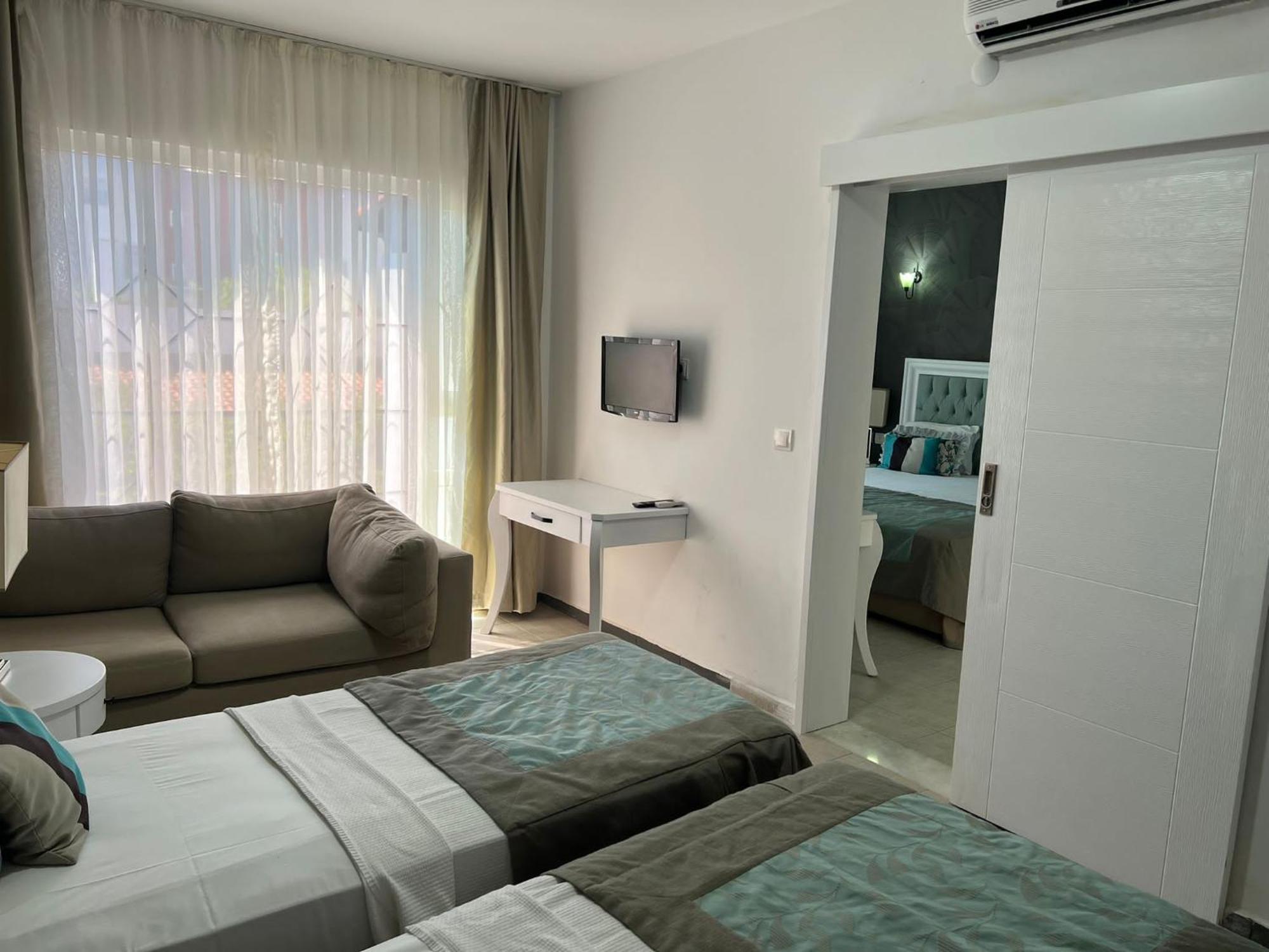 Tiana Beach Resort Тургутрейс Екстериор снимка