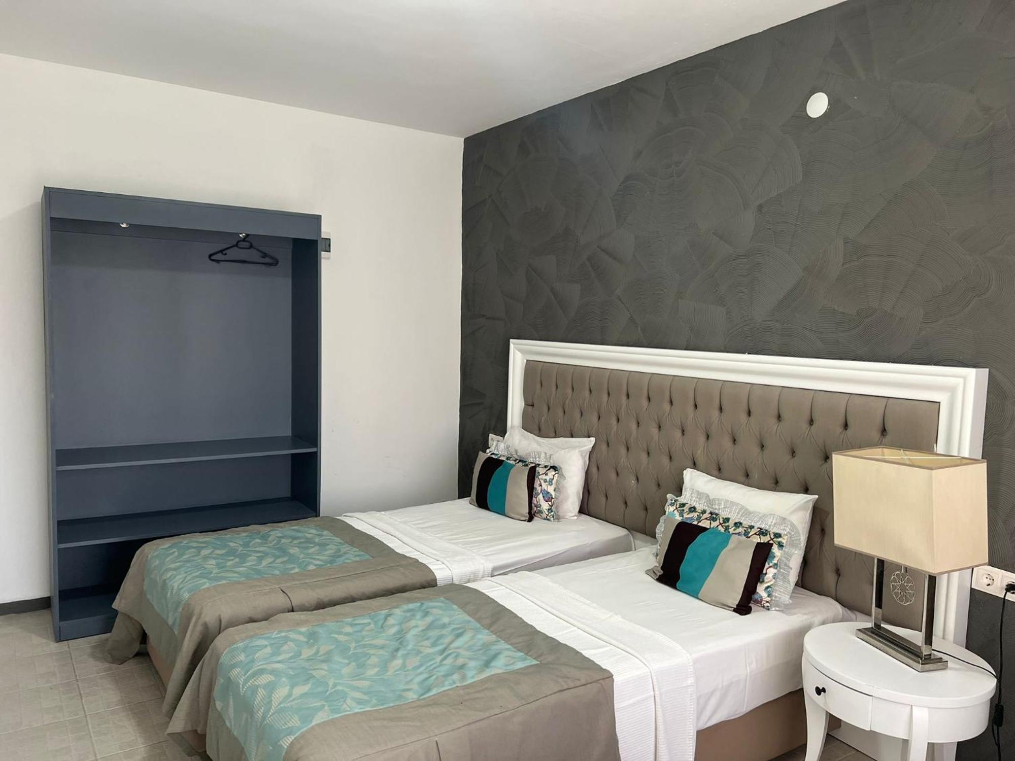 Tiana Beach Resort Тургутрейс Екстериор снимка